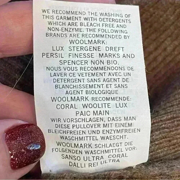 MORIARTY'S Gap of Dunloe, Ireland Brown V-neck Sweater Wool SZ MED Well Made - Picture 9 of 9